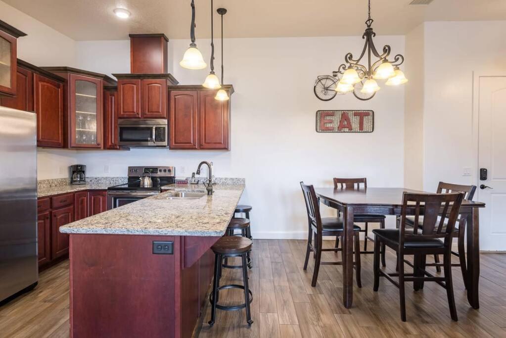 Luxury Downtown Rental - La Dolce Vita Villa #4 Moab Buitenkant foto